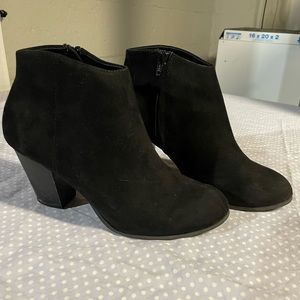 Old Navy Black Faux Suede Winter Booties